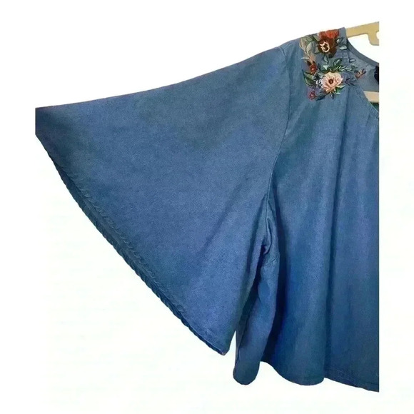 Bebe Chambray Floral Shoulder Embroidered Crop Top - Picture 3 of 6